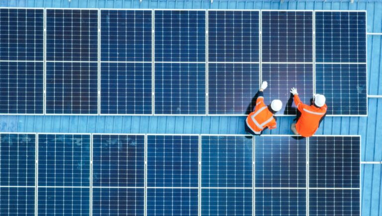 El empleo en el sector energético mundial aumentó un 3,8% en 2023, superando a la economía en general.